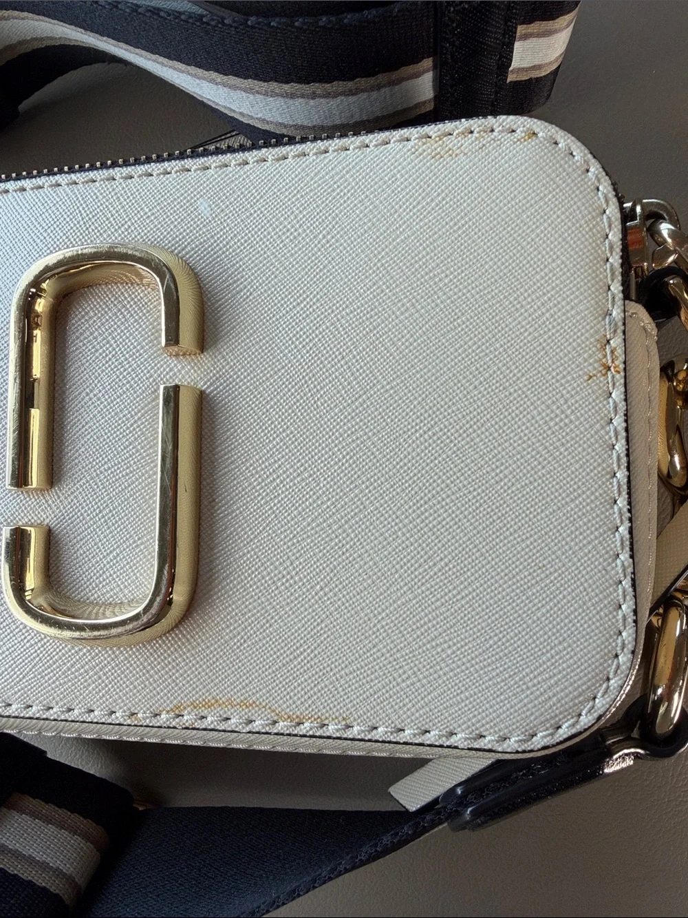Marc Jacobs White Saffiano Snapshot Crossbody with Gold Hardware - Picture 3 of 6